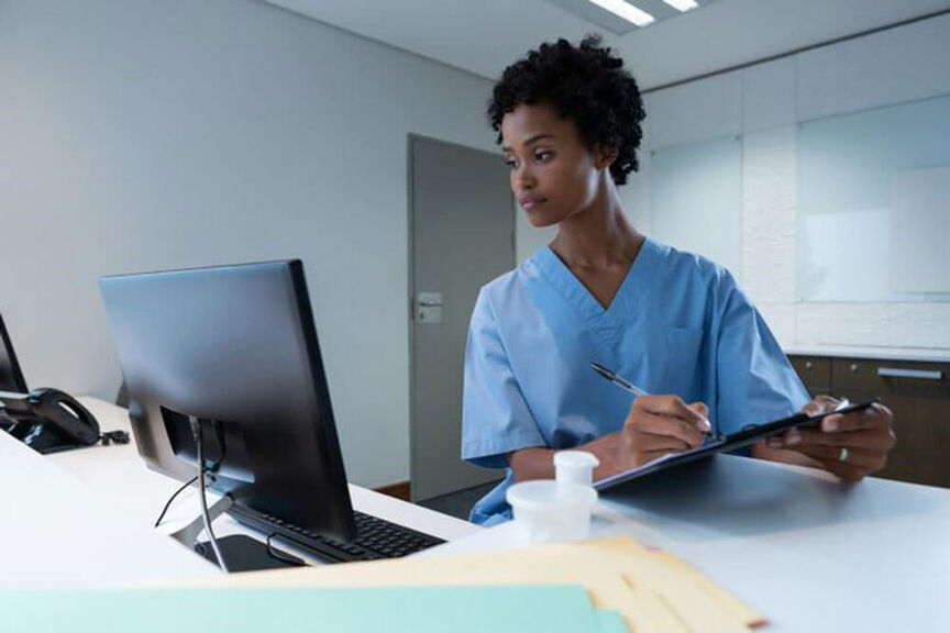 nurse-on-computer