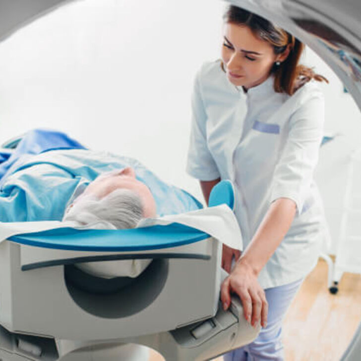 Medical-imaging-technologist-2